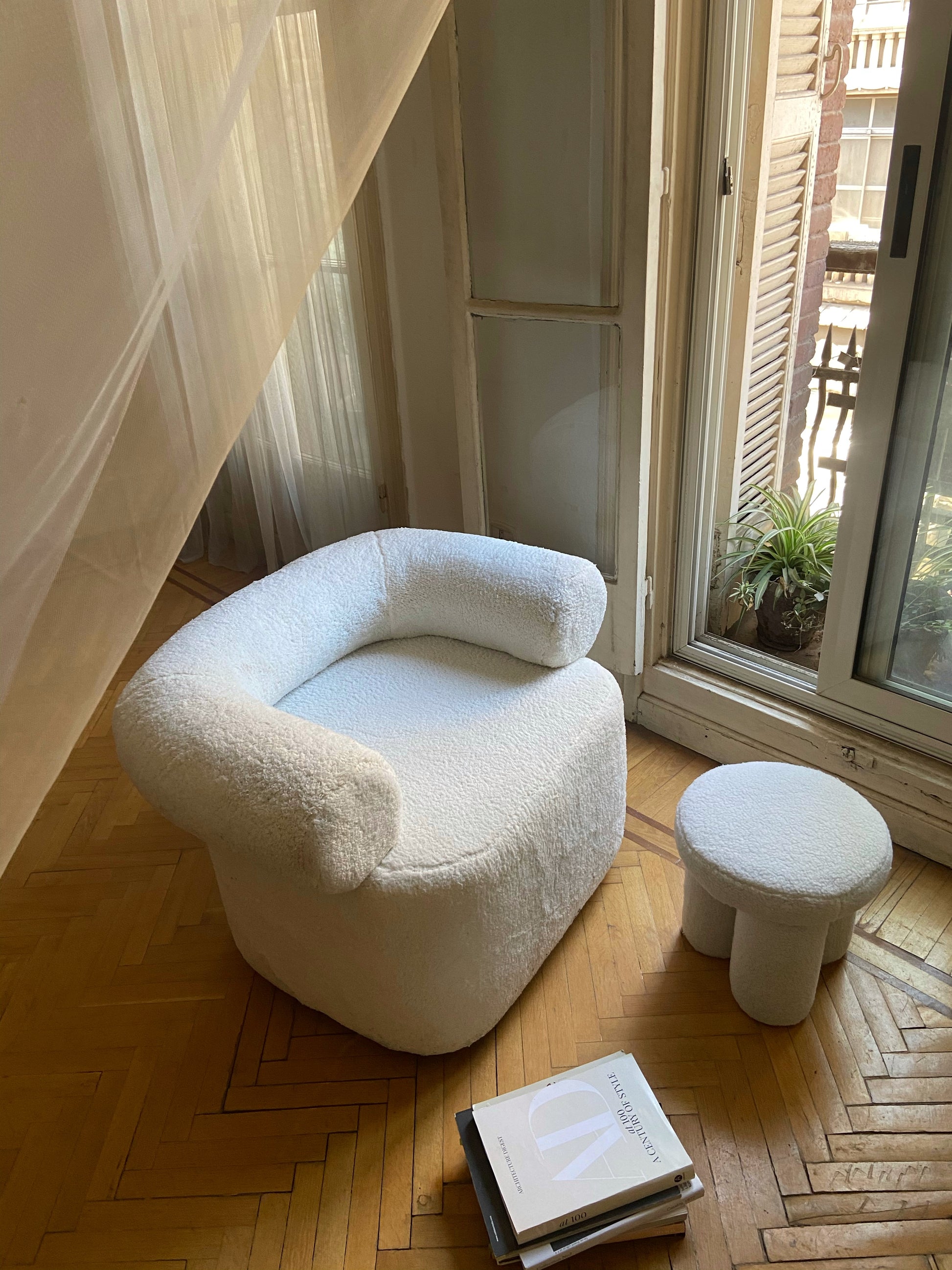 Big foot Stool