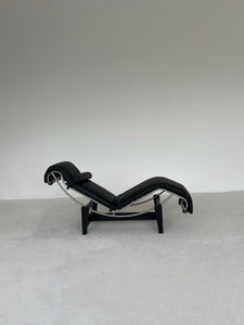 LC4 Chaise Lounge