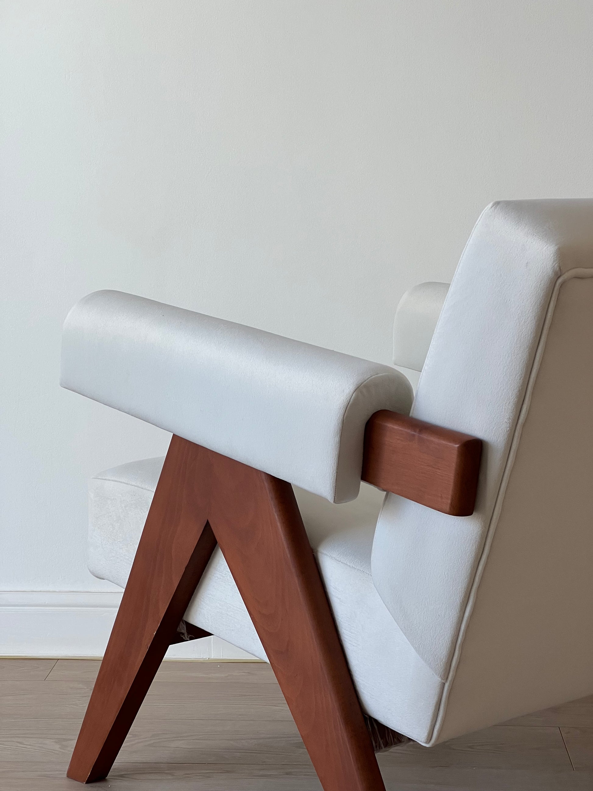 V Easy Armchair