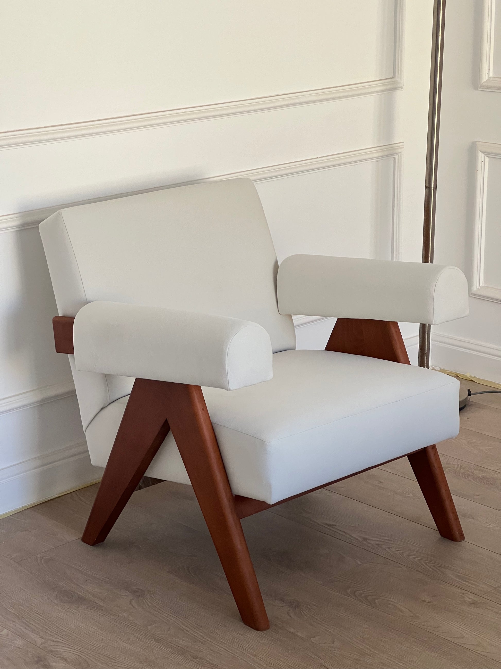 V Easy Armchair