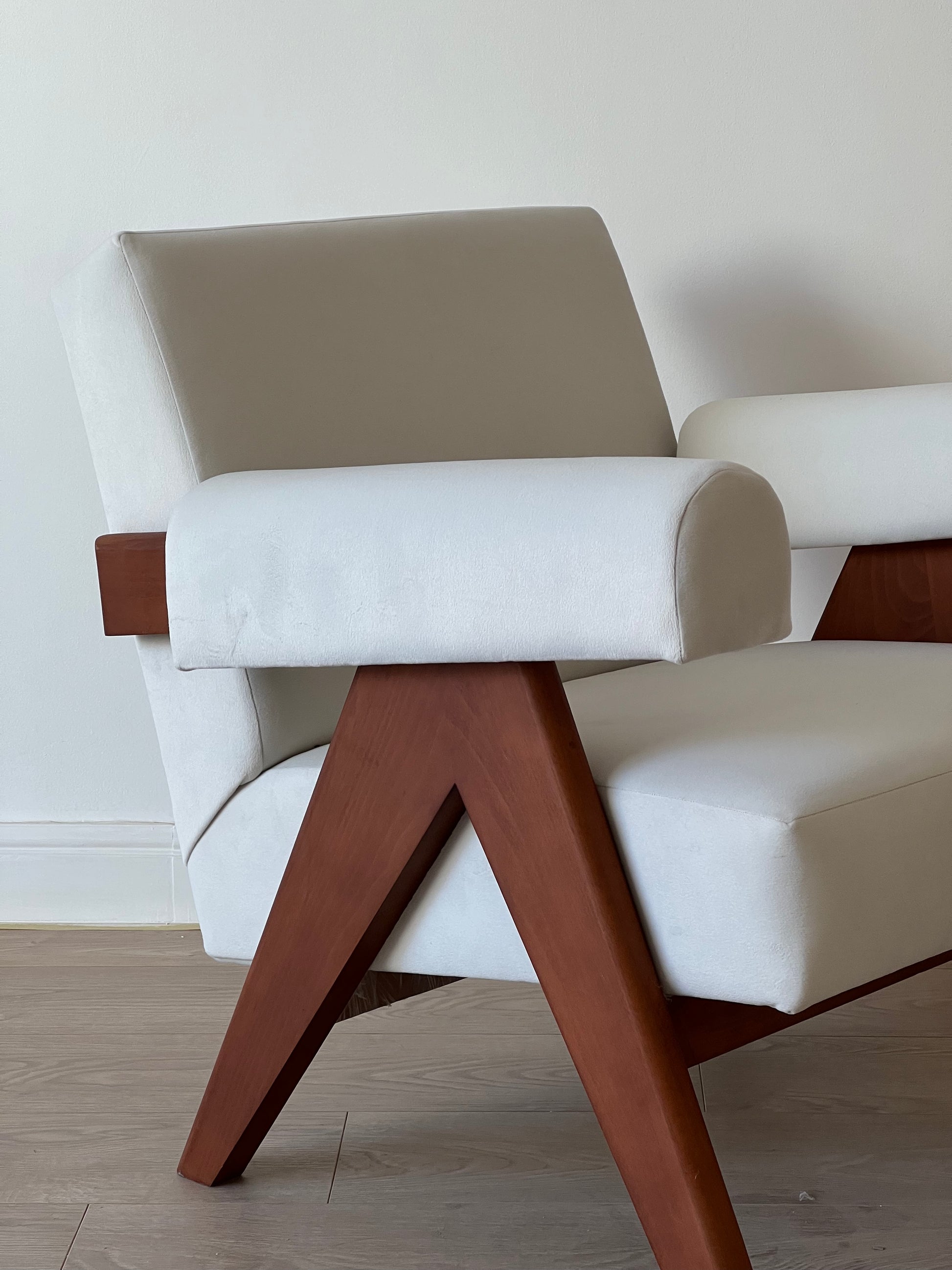 V Easy Armchair