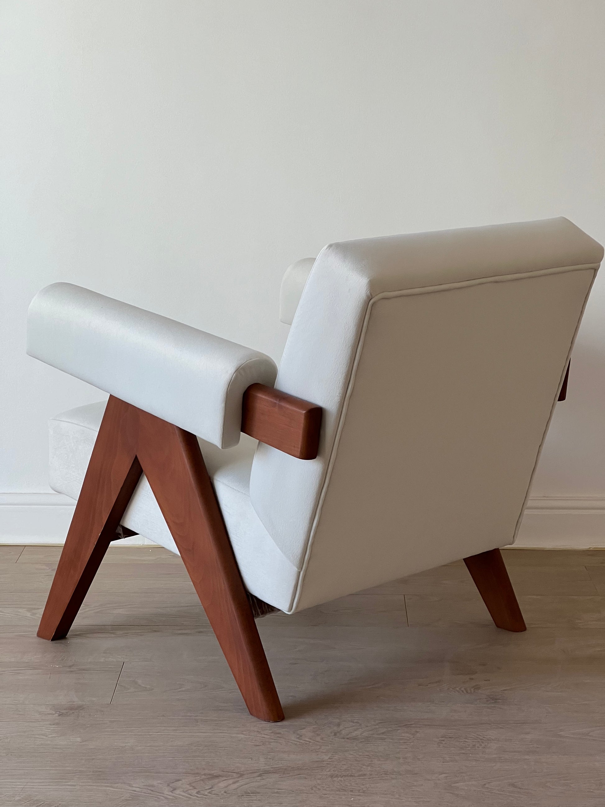 V Easy Armchair