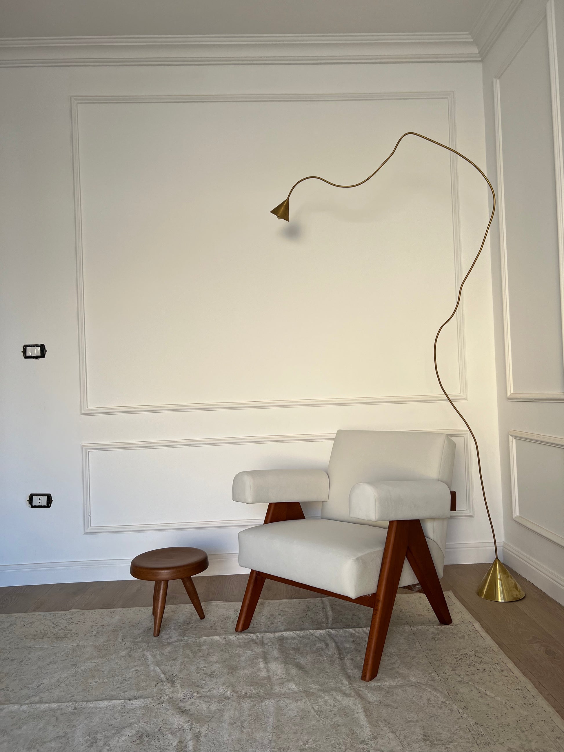 V Easy Armchair