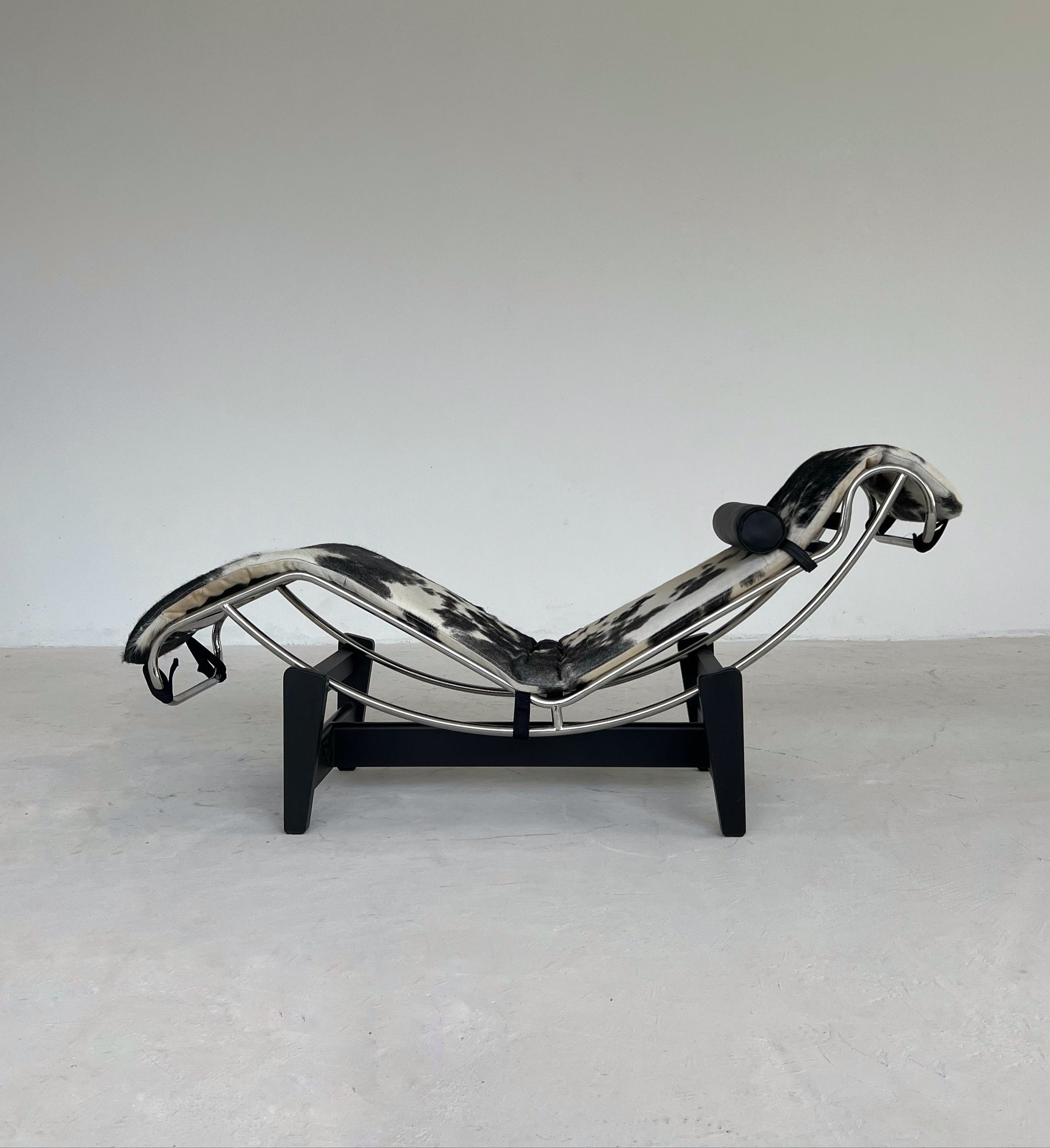 LC4 Chaise Lounge