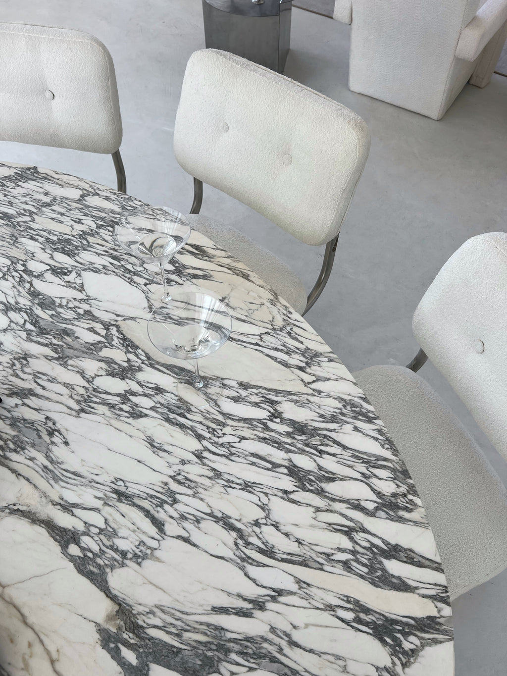 Tulip Dining Table