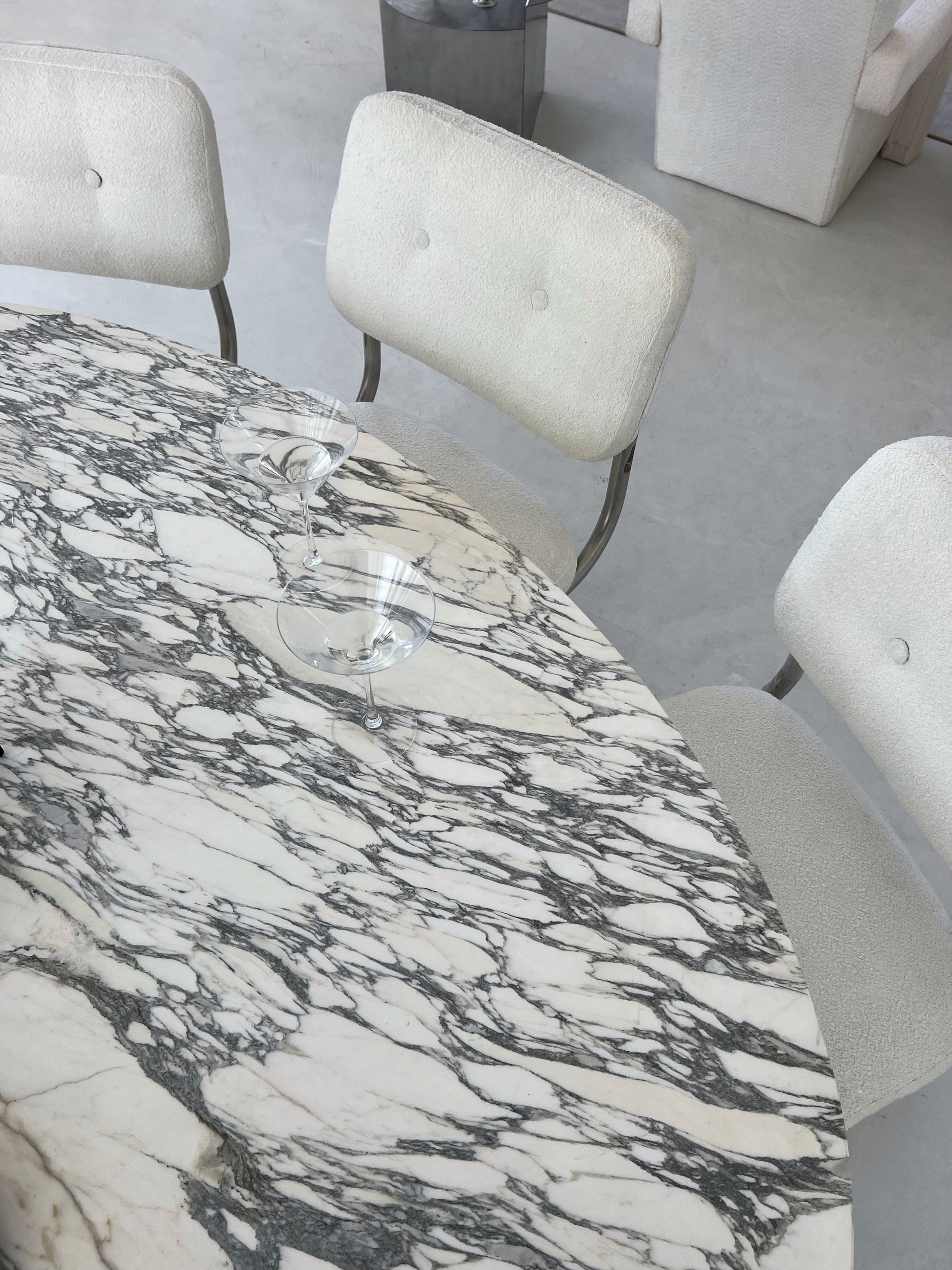 Tulip Dining Table