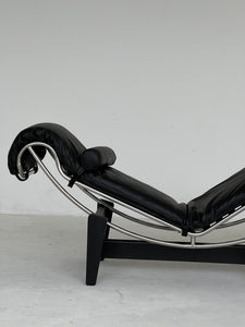 LC4 Chaise Lounge