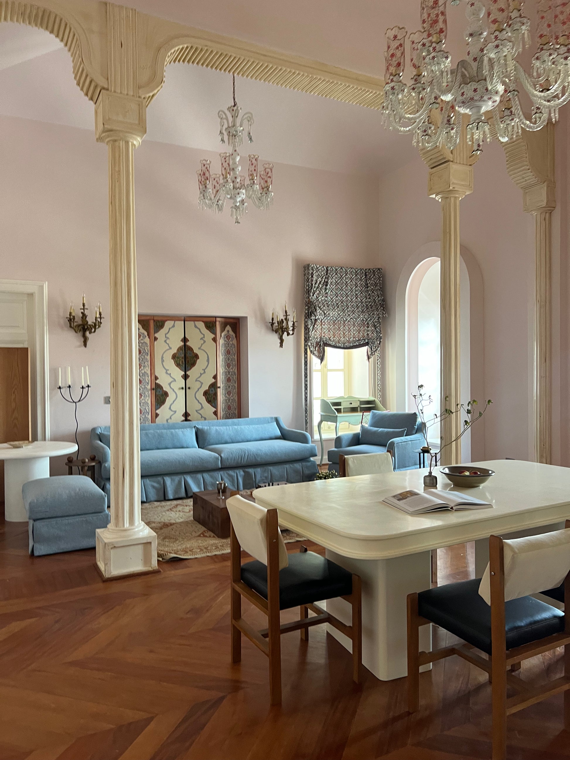Miel Dining Table
