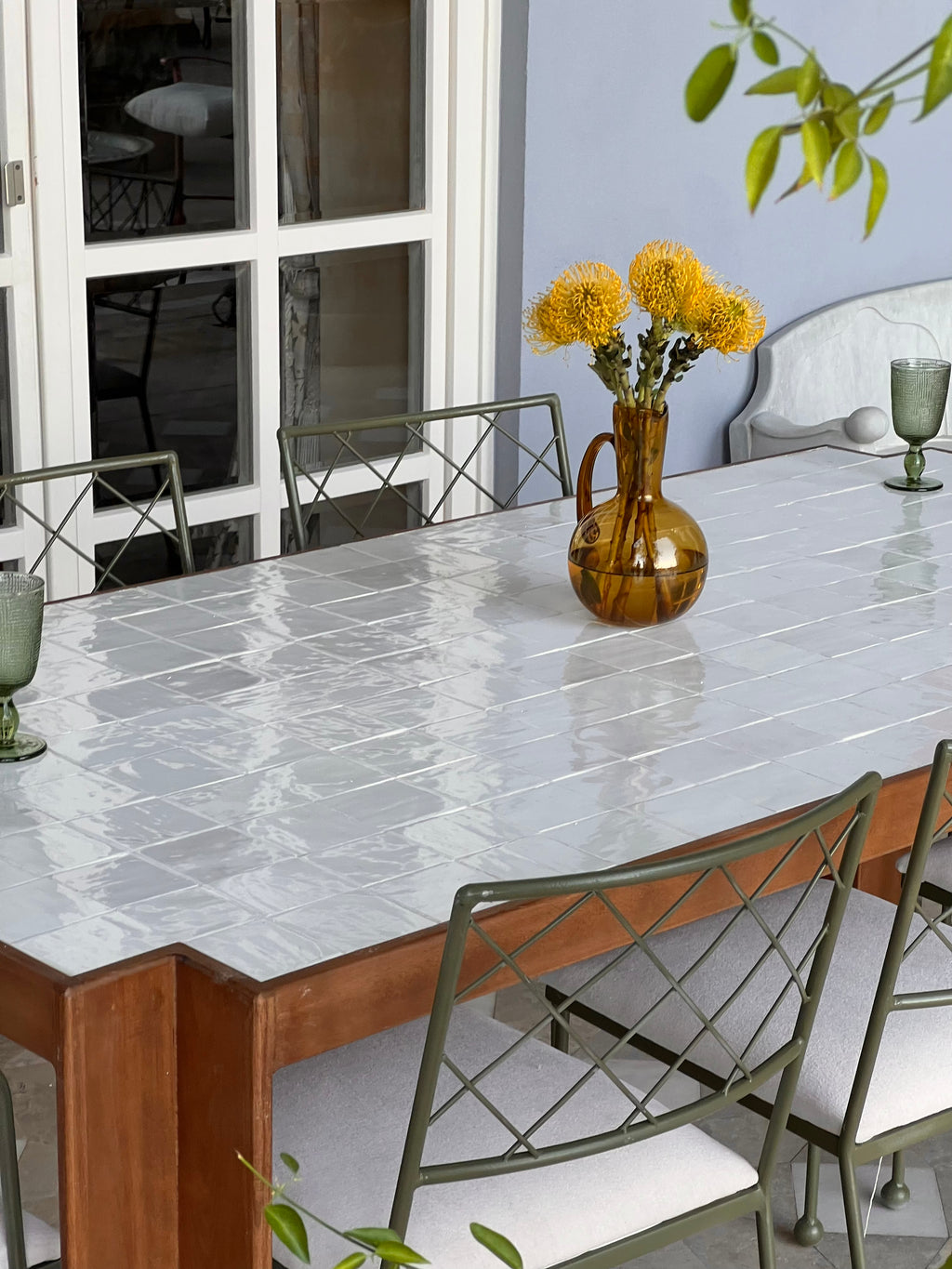 Canisse Table