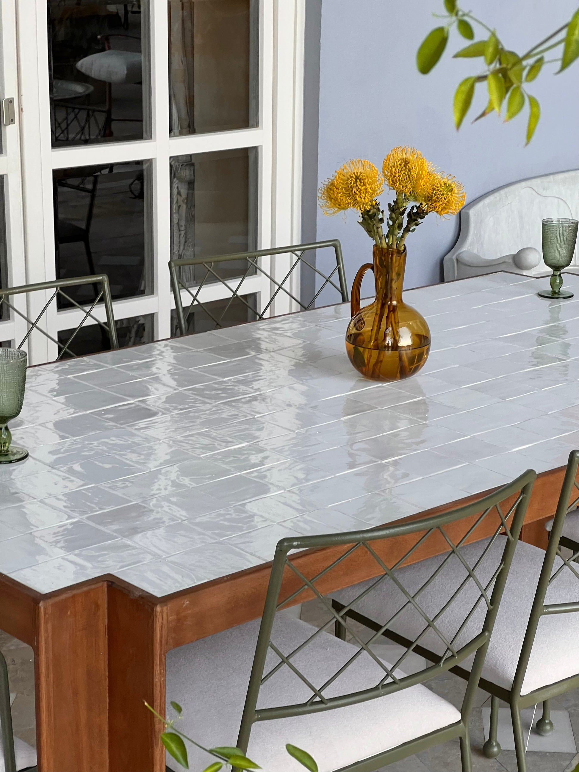 Canisse Table