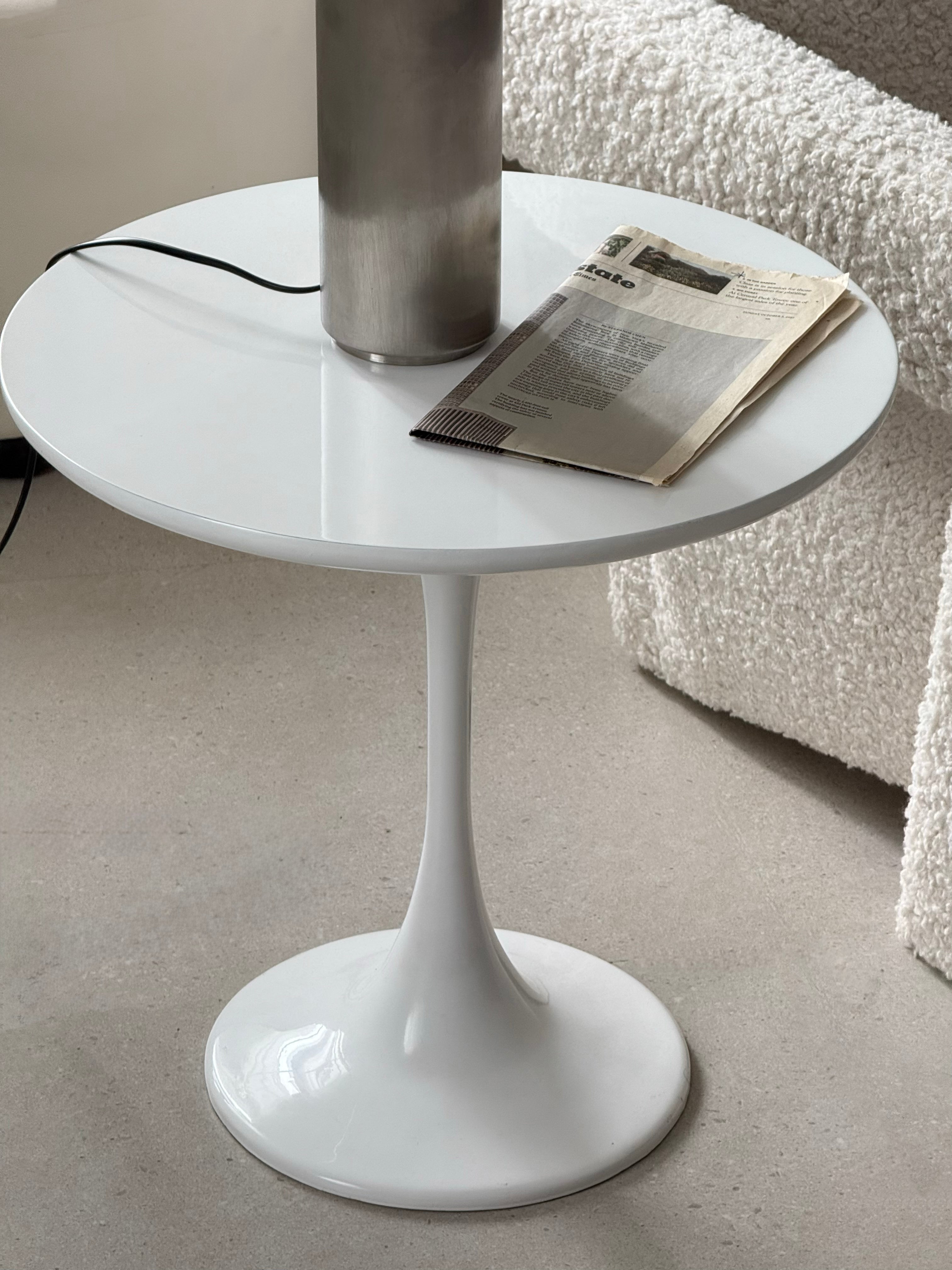 Tulip Sidetable